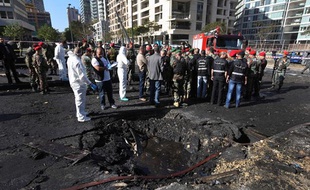 Un attentat à la voiture piégée a tué cinq personnes, dont un proche de l'ex-Premier ministre Saad Hariri, le 27 décembre 2013 à Beyrouth (Liban).
