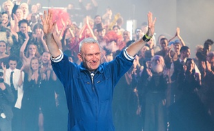 Jean-Paul Gaultier lors de son dernier défilé le 22 janvier 2020 au Théâtre du Châteler