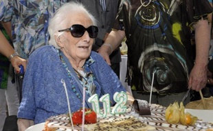 La doyenne connue des Français, Paule Bronzini, qui avait fêté ses 112 ans le 7 juillet, est morte dans la nuit de mardi à mercredi, a indiqué à l'AFP la maison de retraite de Robion (Vaucluse) où elle vivait, confirmant une information du site internet de La Provence.