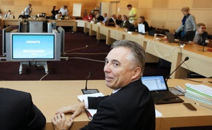 Assurance maladie, syndicats de médecins et complémentaires de santé n'ont pas réussi à se mettre d'accord sur l'encadrement des dépassements d'honoraires, lors d'une réunion de négociations qui s'est poursuivie toute la nuit de mercredi à jeudi, a contasté une journaliste de l'AFP.