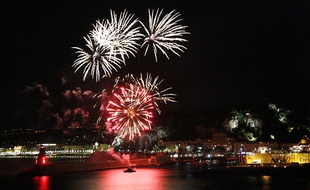 Le feu d’artifice sur le port de Nice en 2013.