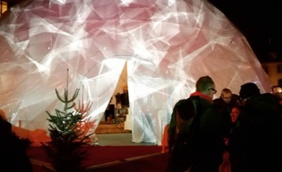 En 2016, le marché de Noël OFF était organisé pour la première fois sur la place Grimmeissen à Strasbourg.