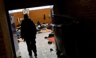 Le gymnase de Grande-Synthe, lieu d'abri des migrants, en mars 2018.