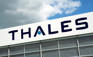 Le logo de Thales au salon du Bourget en juin 2009.