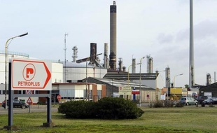 Le groupe suisse Petroplus a annoncé mercredi avoir trouvé un "accord provisoire avec ses prêteurs", incluant l'obtention de fonds pour financer ses dépenses essentielles et garantir la sécurité des opérations dans les raffineries de Coryton (Grande-Bretagne) et d'Ingolstadt (Allemagne).