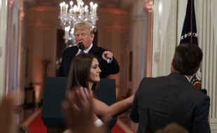 Un échange tendu a eu lieu entre Donald Trump et le journaliste de CNN Jim Acosta, le 7 novembre 2018 dans la salle de presse de la Maison Blanche.
