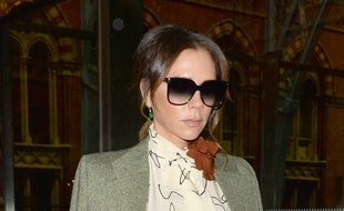 La styliste Victoria Beckham à la gare de St Pancras à Londres