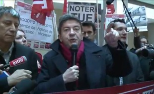 Capture d'écran d'une vidéo de la manifestation «andouillette AAAAA» organisée par Jean-Luc Mélenchon et le Front de gauche, pour protester contre l'emprise des agences de notations, à Paris, le 21 octobre 2011.
