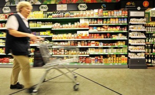 L'inflation a légèrement reculé en avril dans la zone euro, à 2,6% sur un an contre 2,7% le mois précédent, a indiqué lundi l'office européen des statistiques Eurostat dans une première estimation.