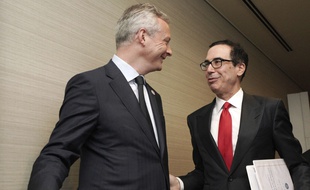 Le ministre de l'Economie Bruno Le Maire et le secrétaire américain au Trésor, Steve Mnuchin, le 8 juin 2019, au Japon.