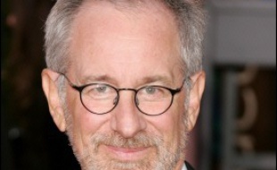 Le réalisateur américain Steven Spielberg va se lancer dans la télévision-réalité en parrainant une émission destinée à trouver le prochain grand réalisateur de Hollywood, a-t-on appris vendredi auprès de la chaîne Fox qui mène ce projet.