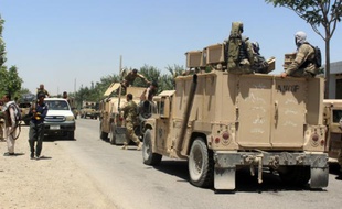 Des forces de l'ordre afghanes préparent une opération contre les talibans dans le district d'Aliabad dans la province de Kunduz le 31 mai 2016