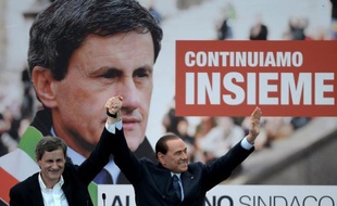 Au total 7 millions d'Italiens sont appelés à voter. Les regards sont tournés vers Rome où le maire sortant, l'ex-néofasciste Gianni Alemanno, du parti de Silvio Berlusconi, affronte Ignazio Marino, candidat du principal parti de gauche, dont est issu le chef du gouvernement Enrico Letta.