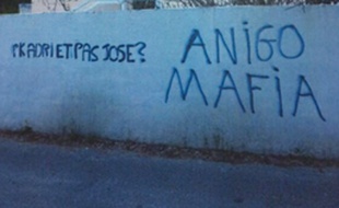 Un mur de la Commanderie, le centre d'entraînement de l'OM, sali par des tags de menace visant José Anigo, le 24 janvier 2014