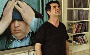 Jafar Panahi, condamné à 6 ans de prison et 20 ans d'interdiction de tourner.