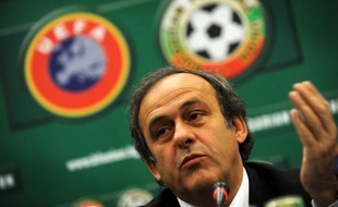 Le président français de l'Union européenne de football (UEFA), Michel Platini, a réclamé dans la presse allemande la création d'"une police du sport" qui serait notamment chargée de lutter contre les réseaux de paris truqués.