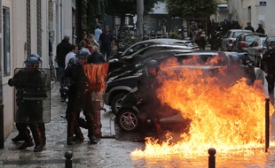 Des CRS lors des heurts avec des manifestants à Bastia (Haute-Corse), le 15 octobre 2016.