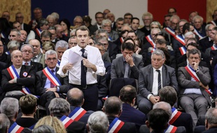 Emmanuel Macron face à 600 maires lors d'un grand débat à Souillac (Lot), le 18 janvier 2019.