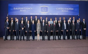 Photo de famille des chefs d'Etat et de gouvernement réunis à Bruxelles le 23 mai