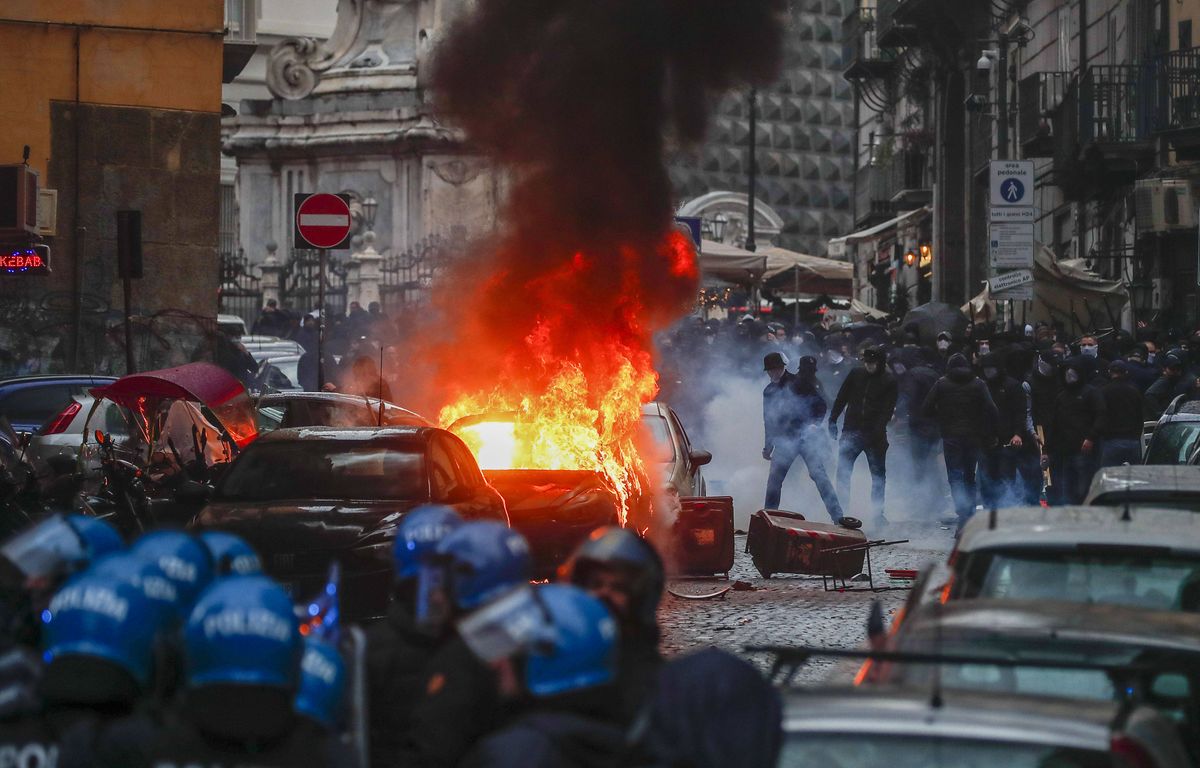 Ligue des champions : Des violences éclatent à Naples entre supporteurs de Francfort et policiers