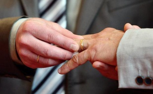 Marriage d'un couple d'homosexuels le 1er juin 2013 à Boulogne-sur-Mer
