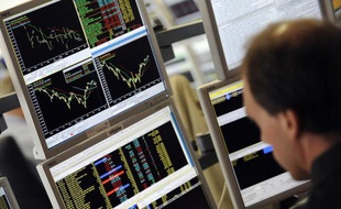 La taxe sur les transactions financières (TTF), soutenue par onze pays en Europe, rapporterait au moins 9,6 milliards d'euros par an à la France, et même 15 milliards si les hypothèses de Bruxelles se vérifient, selon une étude