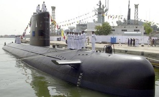 Un des 12 salariés de la Direction des constructions navales (DCN) rescapés de l'attentat de Karachi en 2002 était entendu mardi par la police judiciaire dans le cadre d'une enquête ouverte après une plainte d'employés contre la DCN, a-t-on appris auprès de son avocate.