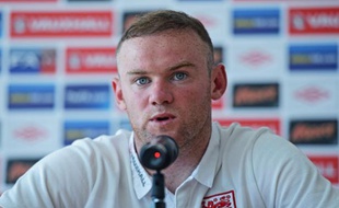 Wayne Rooney en pleine conférence de presse de l'Angleterre pendant l'Euro 2012, le 17 juin 2012 en Pologne.