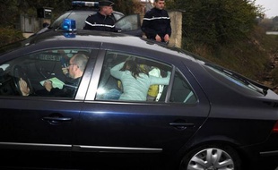 La jeune Chloé Rodriguez a été longuement entendue par les enquêteurs dimanche mais des éléments restent à éclaircir concernant son enlèvement et sa semaine de captivité entre le Gard et l'Allemagne où son ravisseur présumé est incarcéré dans l'attente de son transfèrement.