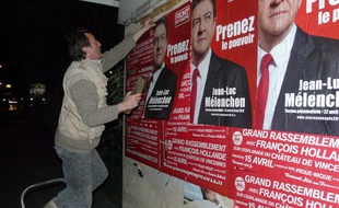 Tous les soirs, Claude sillonne le 15e arrondissement de Paris à la recherche d'un "spot" pour coller des affiches.