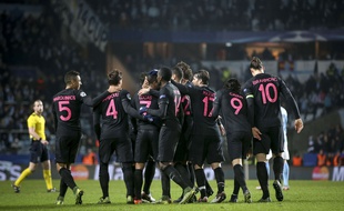 Les joueurs du PSG fêtent le but de Lucas contre Malmö le 25 novembre 2015.