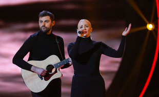 Le duo Madame Monsieur (Jean-Karl Lukas et Emilie Satt) à la finale de Destination Eurovision 2018.