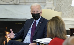 Le président américain Joe Biden dans le bureau ovale, le 5 février 2021.