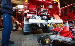 Le Service Départemental d'Incendie et de Secours ( SDIS ) du département des bouches du Rhône.