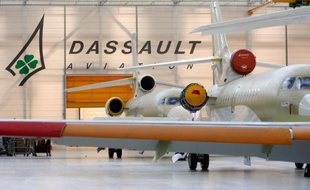 Après des années de secret bien gardé, Dassault Aviation a dévoilé lundi à Las Vegas le 5X, son nouveau Falcon haut de gamme présenté comme le plus performant de sa catégorie et dont l'entrée en service est prévue pour 2017.