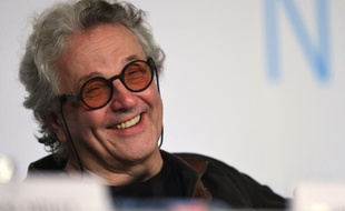 (Le réalisateur australien George Miller le 14 mai 2015 à Cannes, dans les Alpes-Maritimes