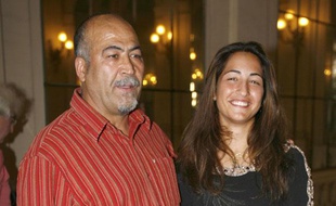 La joueuse de tennis française Aravane Rezai, au côté de son père Arsalan, le 17 avril 2007 à Paris.
