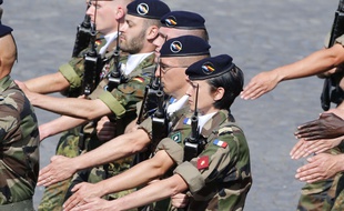 Défilé militaire du 14 juillet 2013 sur les Champs-Elysées à Paris.