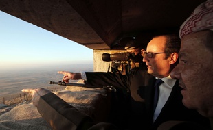 François Hollande rend visite aux soldats sur le front irakien, le 2 janvier 2017.