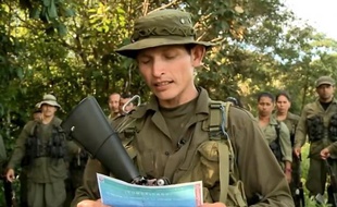 L'espoir d'un retour prochain de Roméo Langlois, le journaliste français disparu depuis le 28 avril dans le sud de la Colombie, est né dimanche après la diffusion d'une vidéo d'un guérillero des Farc qui évoque un dénouement "rapide".