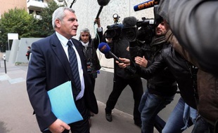 Nicolas Sarkozy "a considéré que le traitement qui lui était infligé" par la justice dans l'instruction du dossier Bettencourt "était scandaleux", a indiqué vendredi sur RTL son avocat Me Thierry Herzog, au lendemain de la mise en examen de son client pour abus de faiblesse.