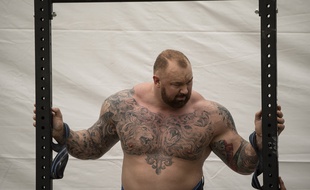 Hafthor Julius Björnsson a battu le record du monde du soulevé-terre.