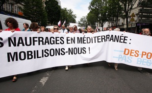 Paris, manifestation de solidarité pour les refugiés, le 20 juin 2015.Credit:SEVGI/SIPA