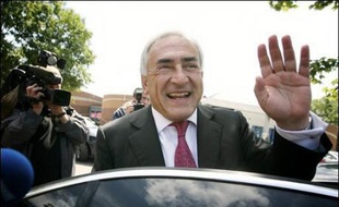 Dominique Strauss-Kahn serait reélu avec 60,2% des voix au second tour des élections législatives dans la 8ème circonscription du Val-d'Oise face à sa rivale UMP Sylvie Noachovitch (39,8%), selon une estimation CSA/Cisco.