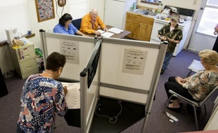 Deux jours après la réélection de Barack Obama, les résultats en Floride n'étaient toujours pas connus jeudi en raison du faible écart entre les deux candidats et de multiples dysfonctionnements dans l'organisation du scrutin orchestrés, selon des experts, par les républicains.