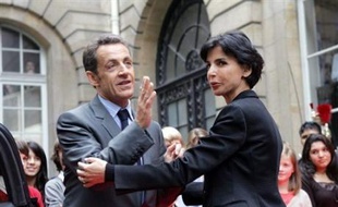 Nicolas Sarkozy s'est engagé mercredi devant le Conseil des ministres à respecter, malgré la crise, ses promesses sociales, en confirmant notamment le versement dès la fin novembre d'une prime de Noël majorée pour tenir compte de l'inflation.