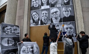 Les portraits des 150 participants à la convention citoyenne pour le climat affichés sur les murs du Cese (Conseil économique, social et environnemental) en mars 2020.