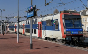 Un train en gare de Pontoise (illustration)