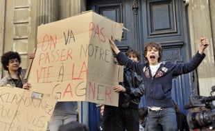 Des élèves du Lycée Condorcet, à Paris, mardi 12 octobre. Ils protestent contre la réforme des retraites.