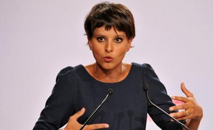 L'engagement de François Hollande sur le non-cumul des mandats sera "naturellement respecté, tenu", a assuré la porte-parole du gouvernement Najat Vallaud-Belkacem, au lendemain de la déclaration frondeuse du chef de file des sénateurs PS François Rebsamen.